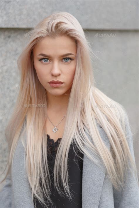 Blonde blue eyed female model Stock Photos and。